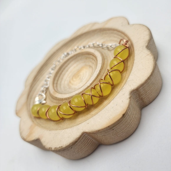 Handmade Wire-wrapped Elegant Yellow Adjustable Beaded Bracelet - Picture 3 of 4